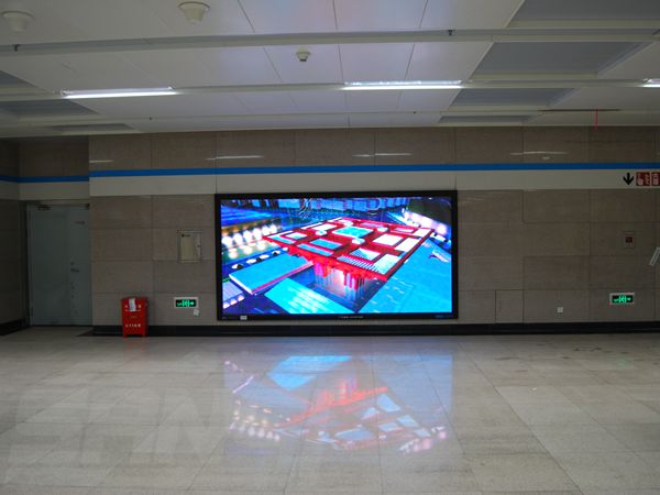 上海8號(hào)線(xiàn)虹口足球場(chǎng)室內(nèi)全彩屏