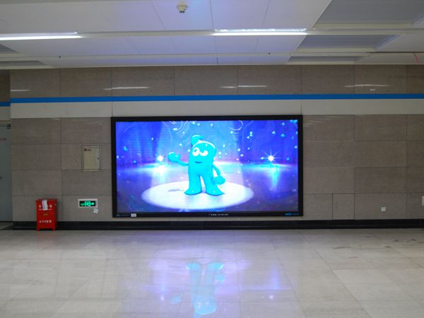上海8號(hào)線(xiàn)虹口足球場(chǎng)室內(nèi)全彩屏