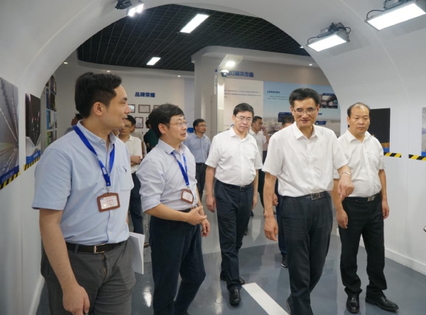 浙江省委常委、統戰部部長熊建平（右二）、金華市委書記陳龍（中），浦江縣委書記程天云（右）