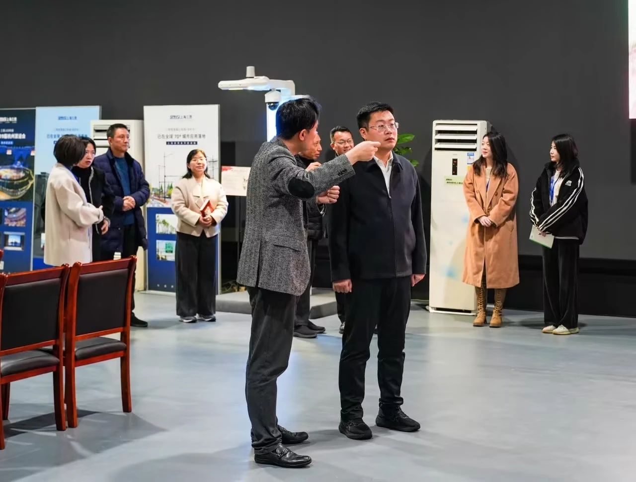 浦江縣,縣長(zhǎng),劉熙,一行赴滬,調(diào)研三思,以中國(guó)之光,點(diǎn)亮全球