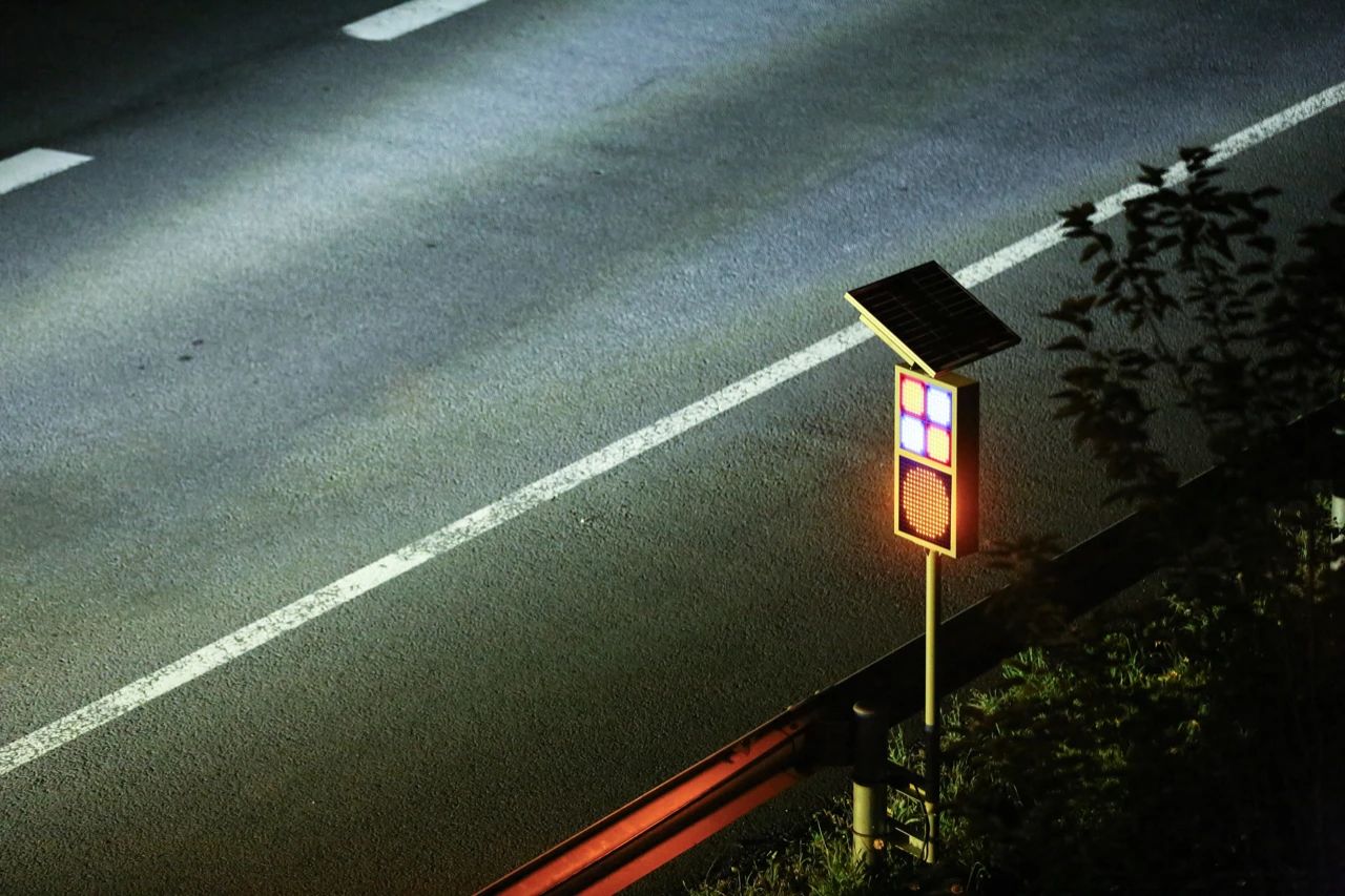 三思,智能警示系統,賦能,寧宿徐高速,LED爆閃警示裝置,低位警示燈