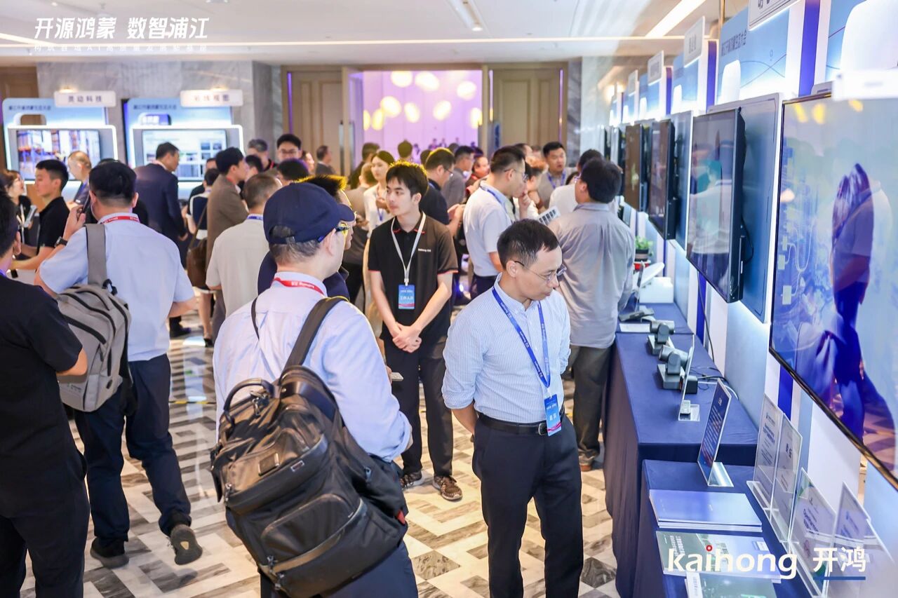 三思,開源鴻蒙,戰略簽約,開啟,千行百業,數智化,國產化,共建之路