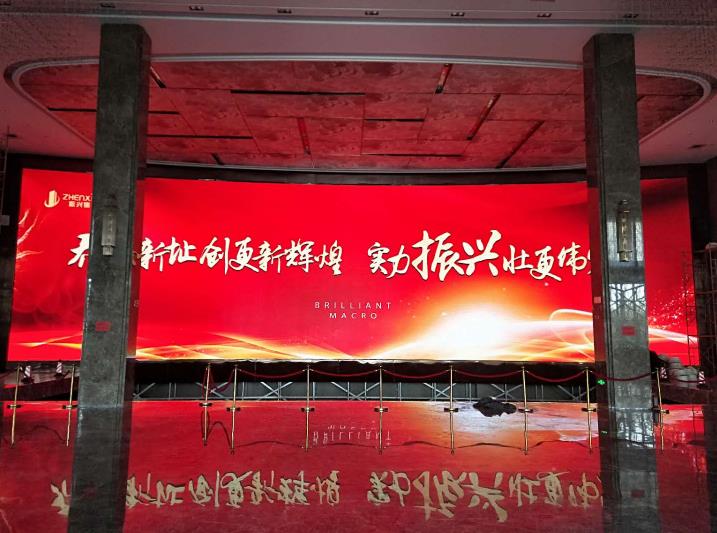 企業峰會,采用智能互動屏,參會者,實時投票與反饋